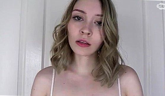 Таксист трахает школьницу (18 лет) в лесу, порно видео
