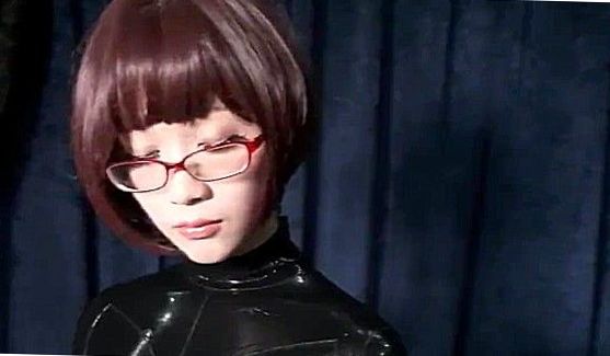 Парень долбил ее ротовую полость, а она надрачивала ему руками до тех пор, пока ее рот не был наполнен семенем, порно видео