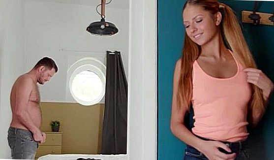 Она тщательно помыла свое нежное тело и горячо трахнулась в киску, предварительно смазав тело маслом, порно видео